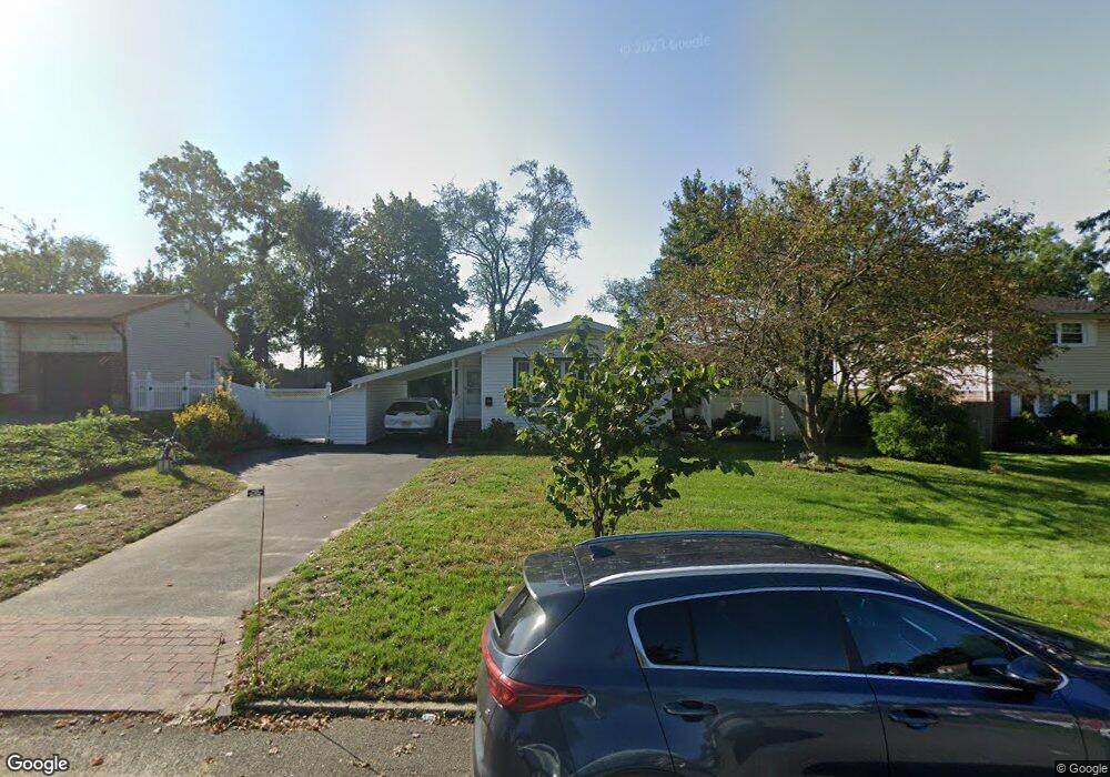 4 Johnson St, ComMacK, NY 11725 - photo 1