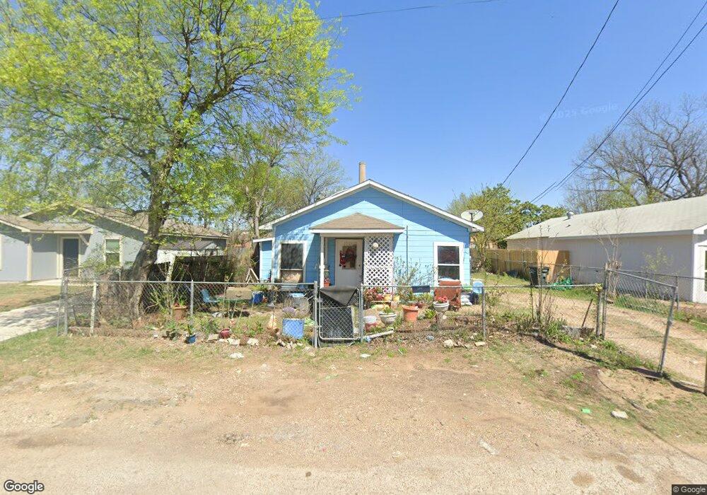 209 Robbins St, Cleburne, TX 76031 - photo 1