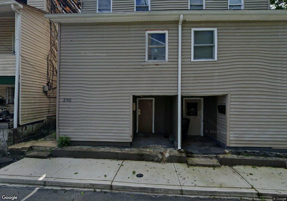 292 E Snyder Ave, Lansford, PA 18232 - photo 1