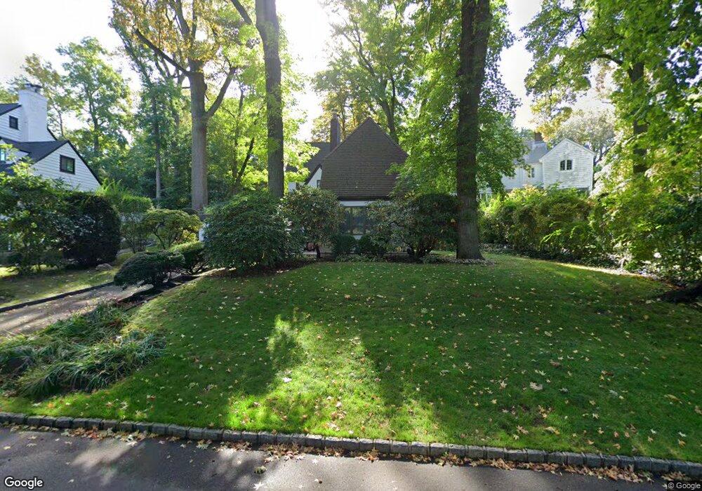 10 Shadow Ln, Great Neck, NY 11021 - photo 1