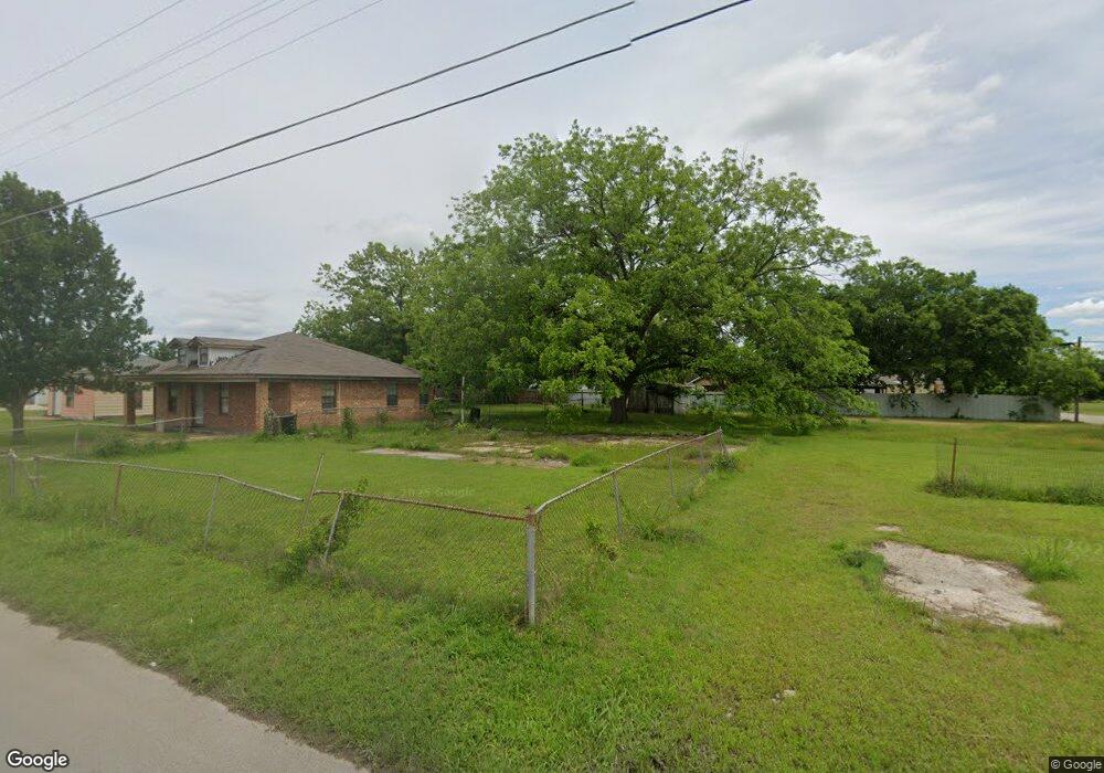 1102 Sabine Ave, Cleburne, TX 76031 - photo 1