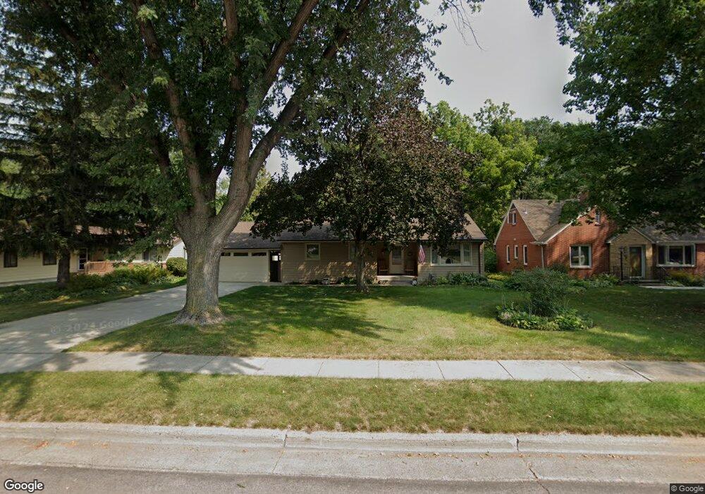 315 S Highland Ave, New Ulm, MN 56073 - photo 1