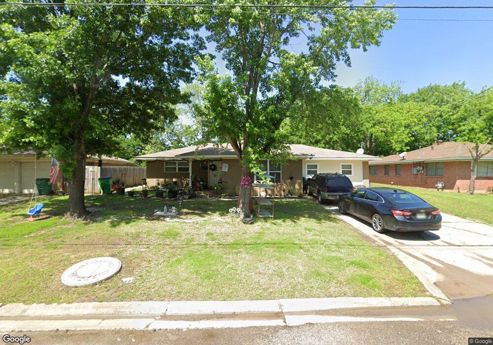1207 Elmwood St, Gainesville, TX 76240 - photo 1
