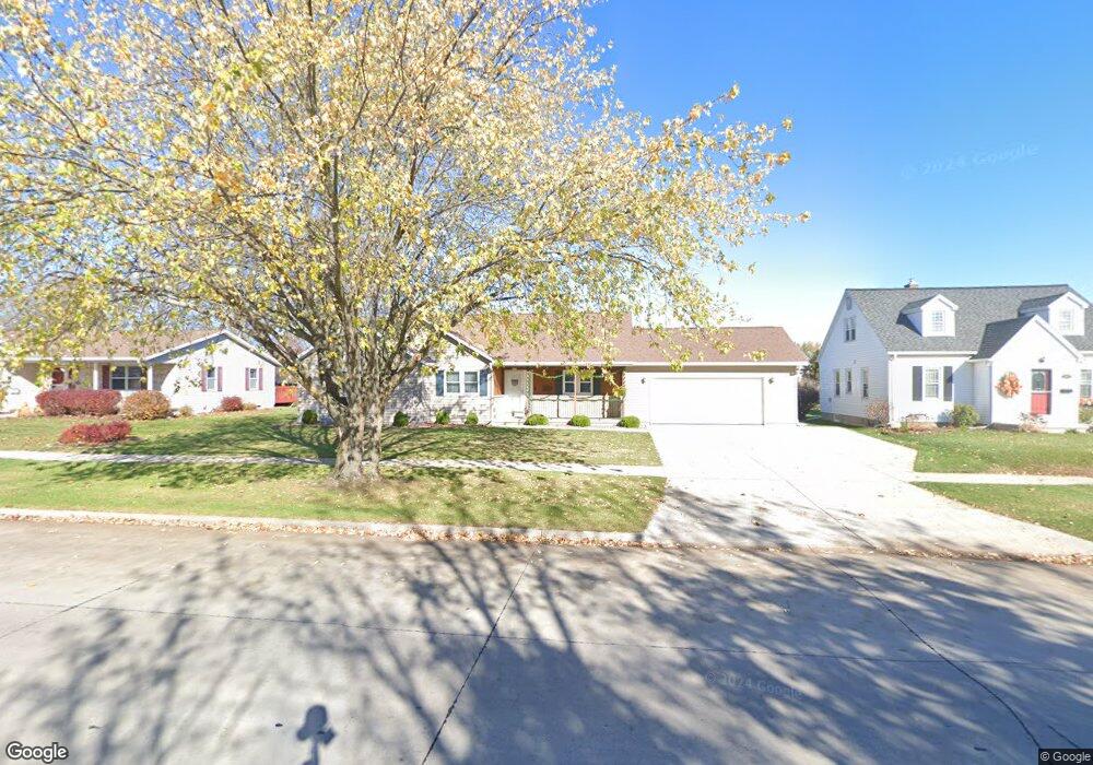 1914 Menasha Ave, Manitowoc, WI 54220 - photo 1