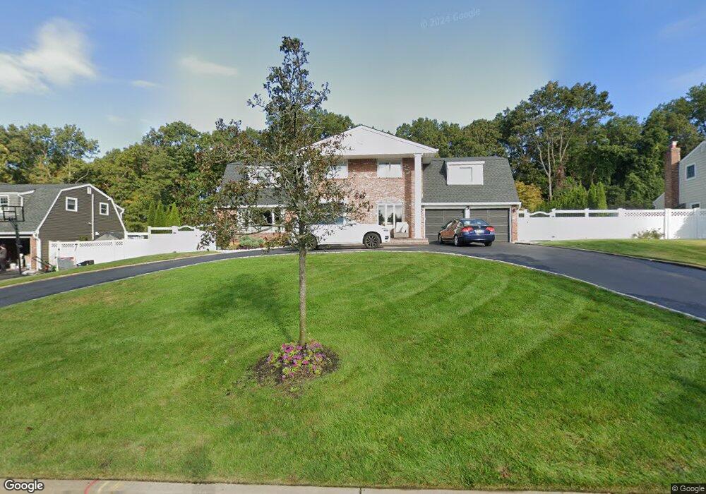 65 Wichard Blvd, ComMacK, NY 11725 - photo 1