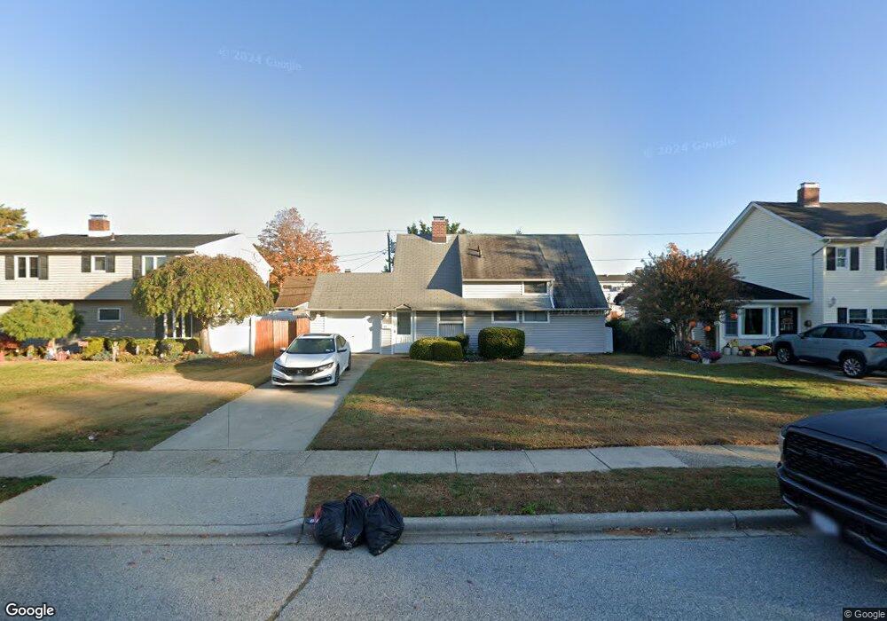 81 Stirrup Ln, Levittown, NY 11756 - photo 1