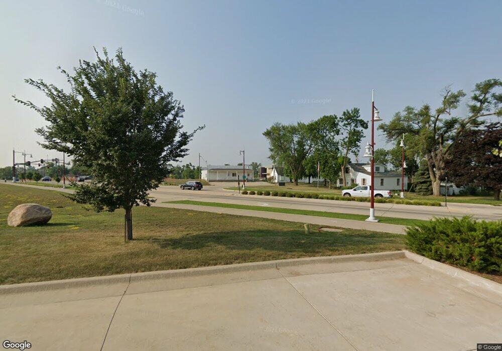 105 N Center Point Rd, Hiawatha, IA 52233 - photo 1