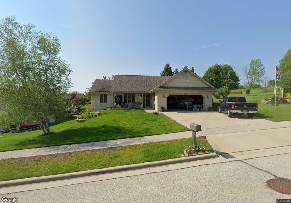 3231 Dubin Cir, West Bend, WI 53090 - photo 1