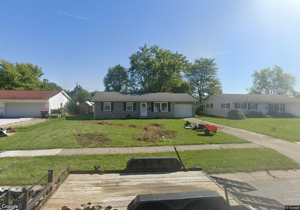 812 N Blackhoof St, Wapakoneta, OH 45895 - photo 1