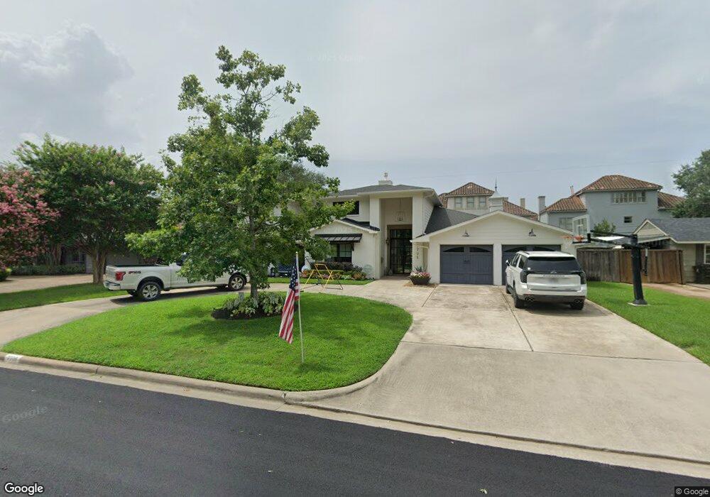 7713 S Hunters Creekway Dr, Houston, TX 77055 - photo 1