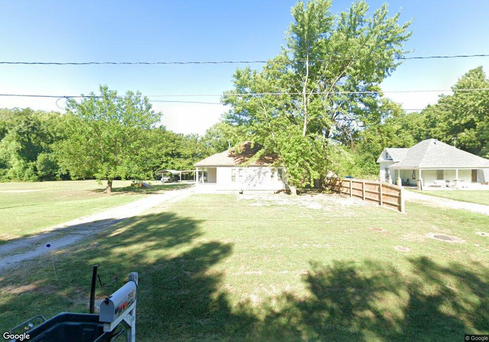 728 N 10th St, Parsons, KS 67357 - photo 1