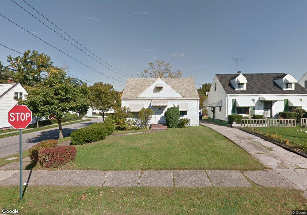 21201 Franklin Rd, Maple Heights, OH 44137 - photo 1