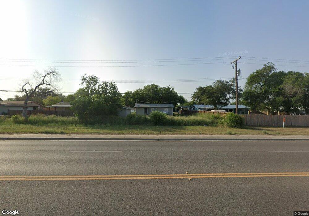 1416 E Corpus Christi St, Beeville, TX 78102 - photo 1