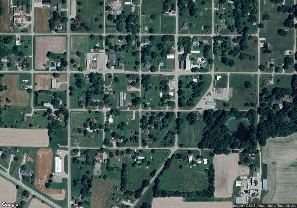 108 W Market St, Shumway, IL 62461 - photo 1