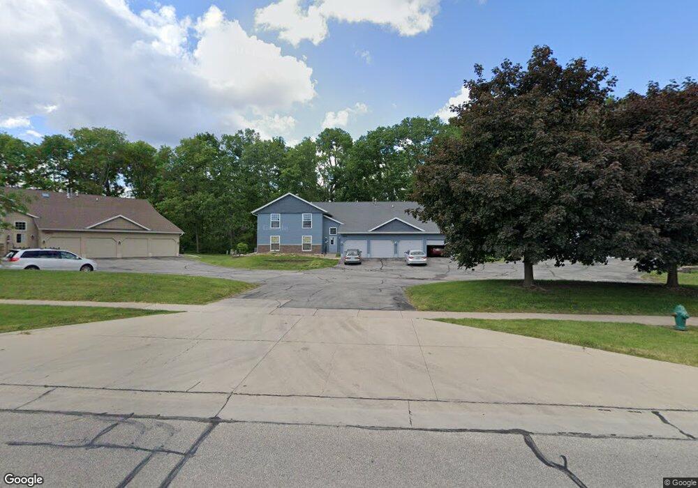 3910 Glass Rd NE, Cedar Rapids, IA 52402 - photo 1