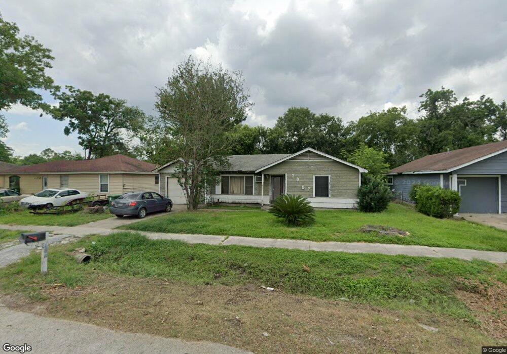 7037 Peyton St, Houston, TX 77028 - photo 1