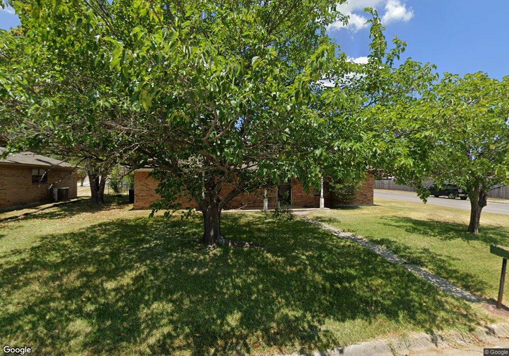 1915 Everglade Ct, Gainesville, TX 76240 - photo 1