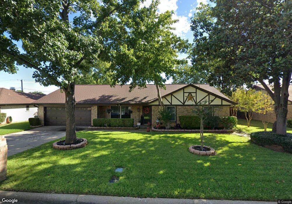 325 Mountainview Dr, Hurst, TX 76054 - photo 1