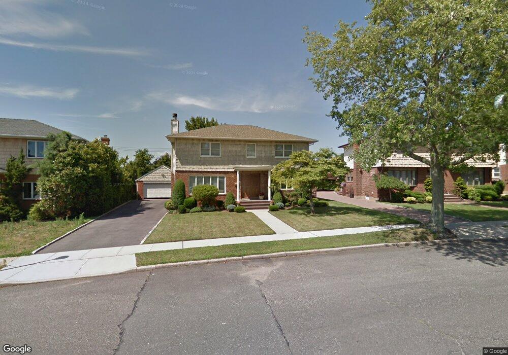 1132 Park Ln N, Franklin Square, NY 11010 - photo 1