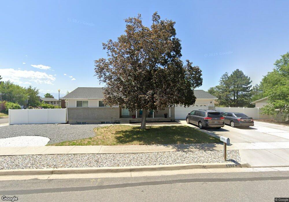 9178 Hummingbird Ln, Sandy, UT 84094 - photo 1