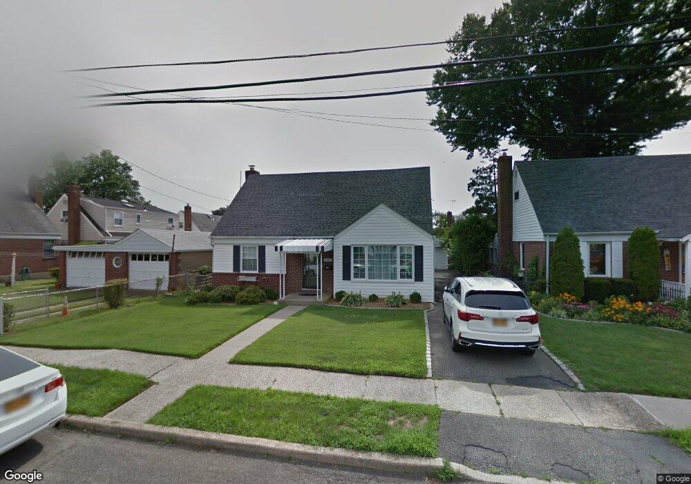 231 Beebe Rd, Mineola, NY 11501 - photo 1