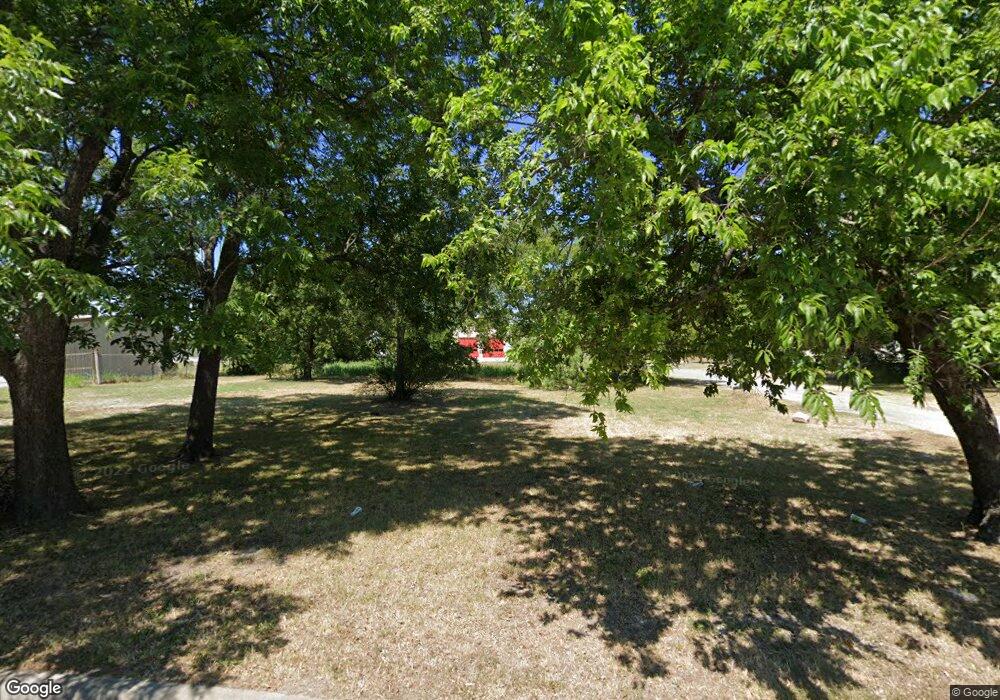 413 Throckmorton St, Gainesville, TX 76240 - photo 1