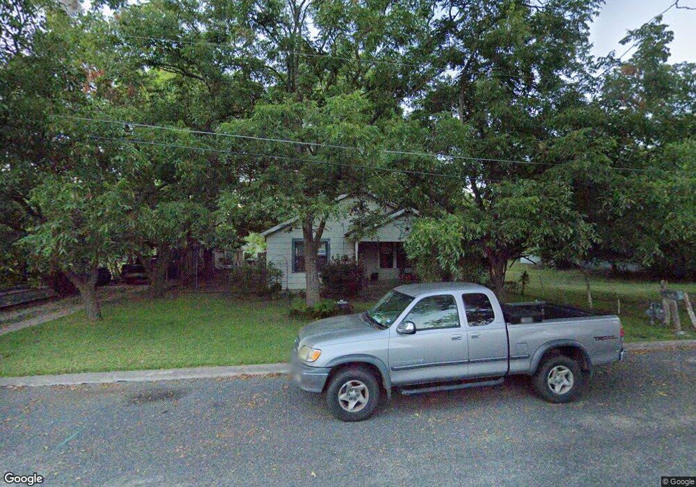 407 N Acorn St, Fredericksburg, TX 78624 - photo 1