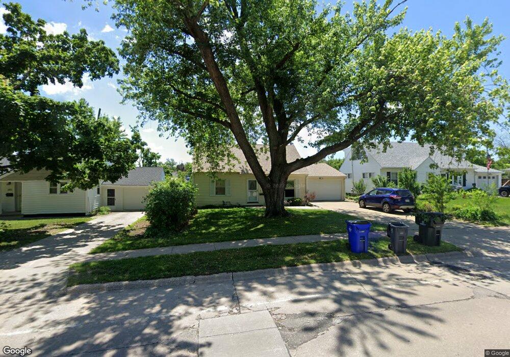 2417 1st Ave SW, Cedar Rapids, IA 52405 - photo 1