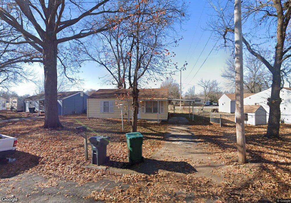 1105 SW Circle Dr, Parsons, KS 67357 - photo 1