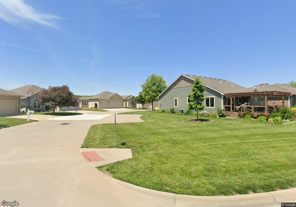 4605 SW Crenshaw Dr, Topeka, KS 66610 - photo 1