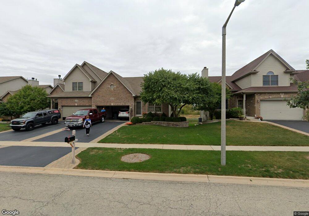 594 Sudbury Cir unit 8, Oswego, IL 60543 - photo 1