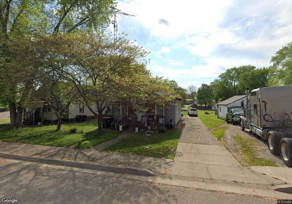 577 S Elm St, Lincoln, IL 62656 - photo 1