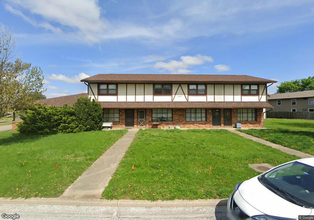 2295 Railsplitter Ave, Lincoln, IL 62656 - photo 1