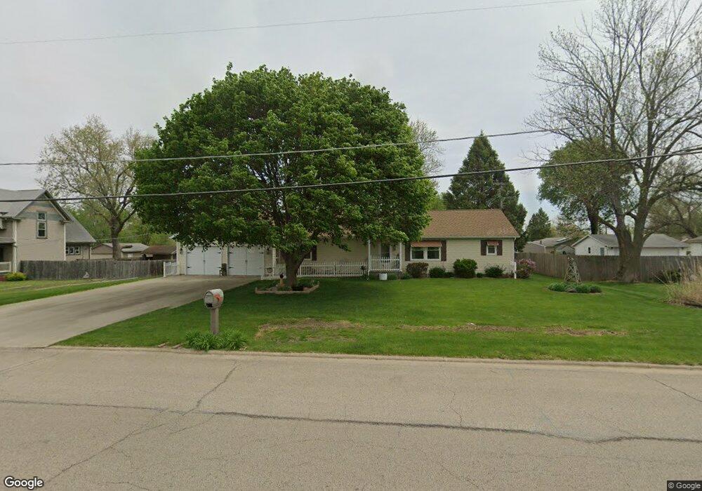 846 S State St, Lincoln, IL 62656 - photo 1
