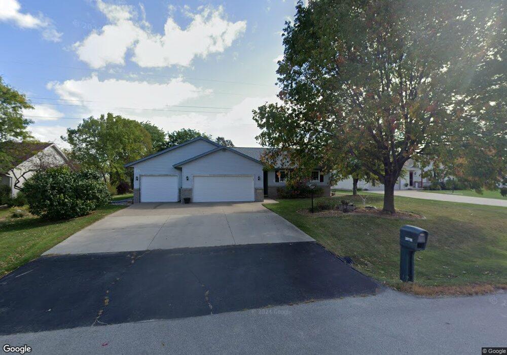 N9562 Garnet Ct, Appleton, WI 54915 - photo 1