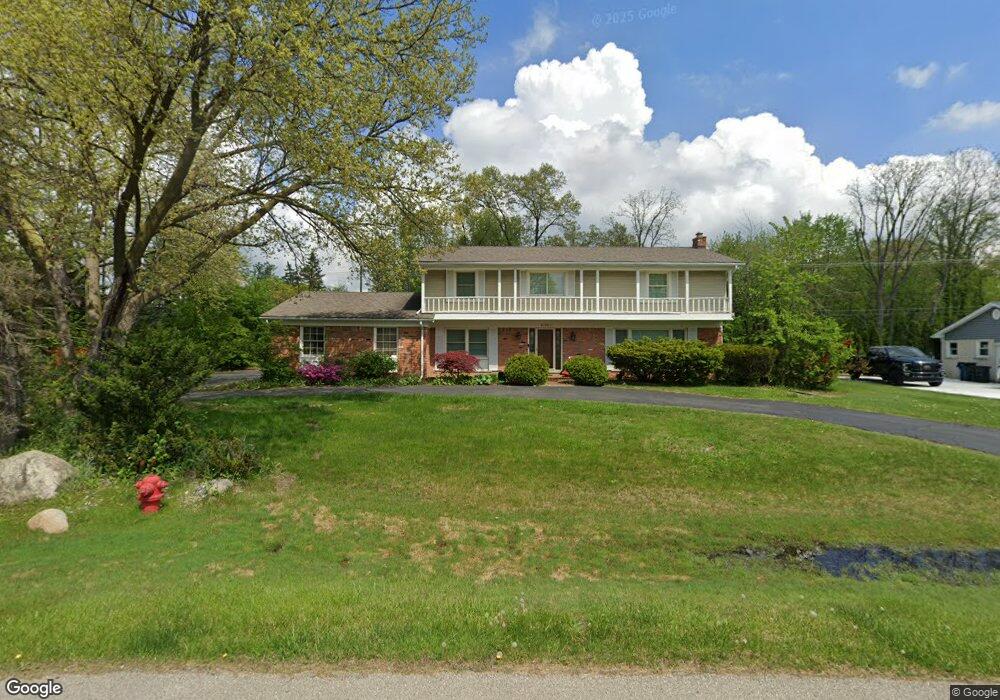 4135 Sunningdale Dr, Bloomfield Hills, MI 48302 - photo 1