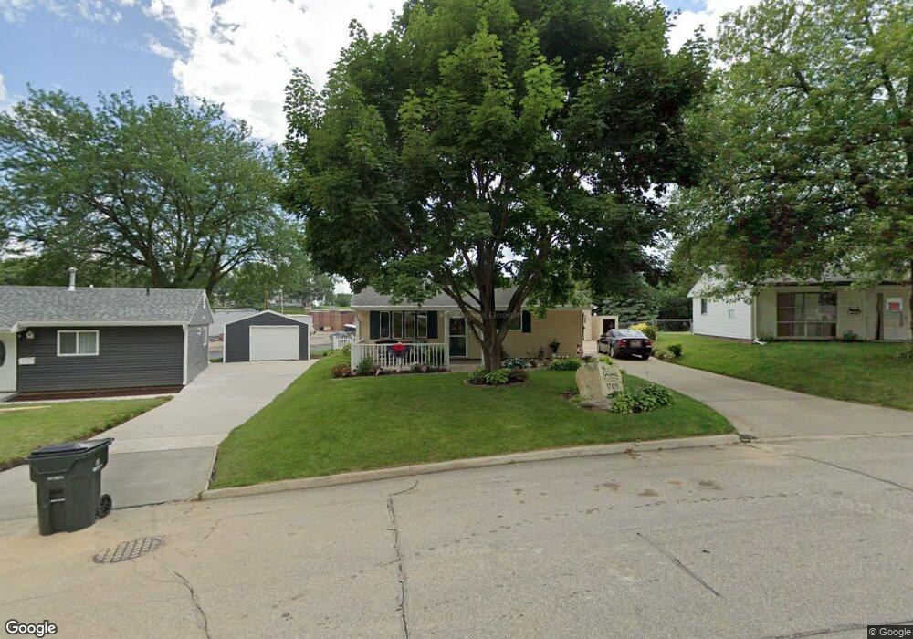 1709 14th Ave SW, Cedar Rapids, IA 52404 - photo 1