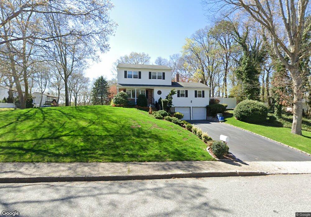 15 Cornell Dr S, ComMacK, NY 11725 - photo 1