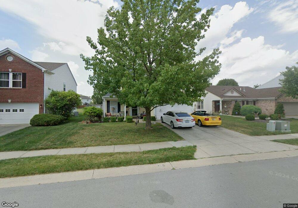 10142 Holly Berry Cir, Fishers, IN 46038 - photo 1