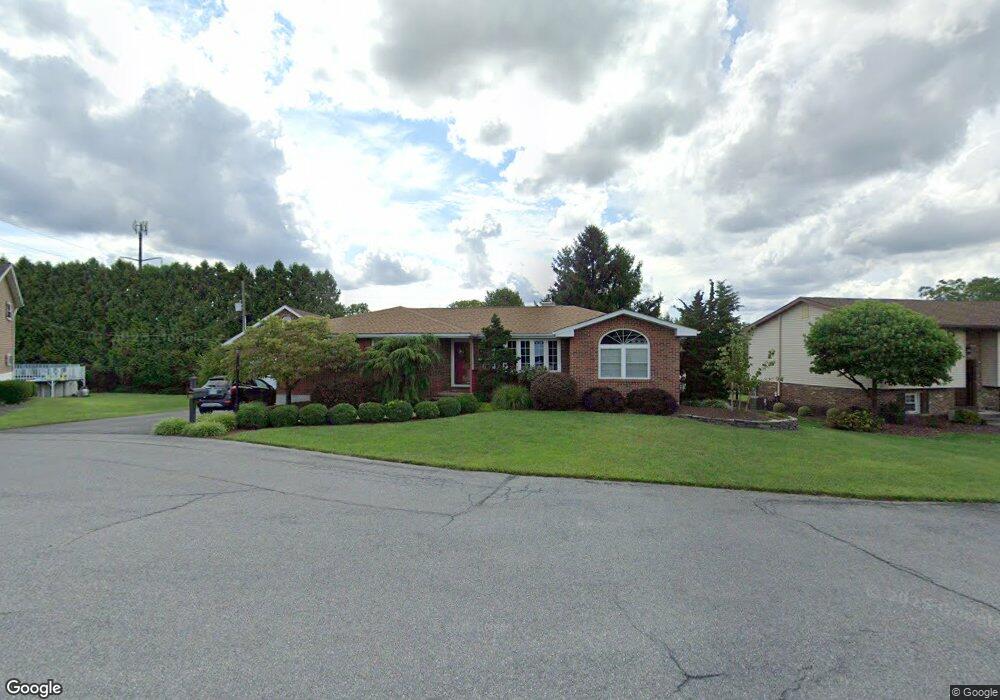 1463 Dennis Ct, Bethlehem, PA 18020 - photo 1