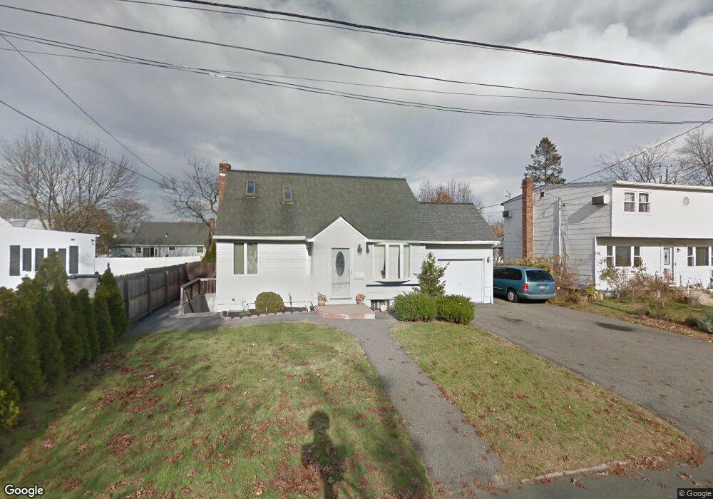 380 30th St, Lindenhurst, NY 11757 - photo 1