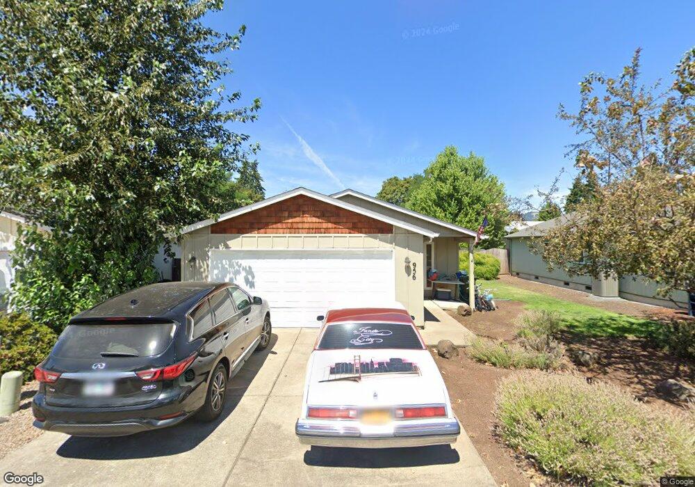 956 W Olympic St, Springfield, OR 97477 - photo 1