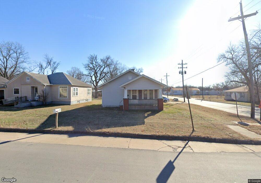 2030 Appleton Ave, Parsons, KS 67357 - photo 1