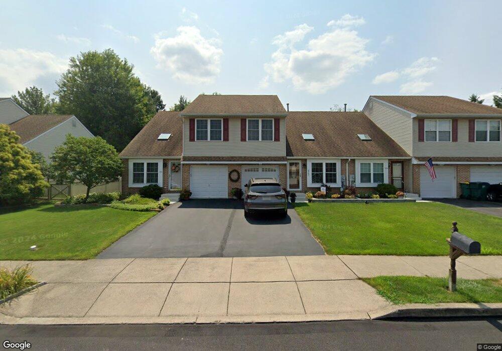 2762 Victoria Ln, Easton, PA 18045 - photo 1