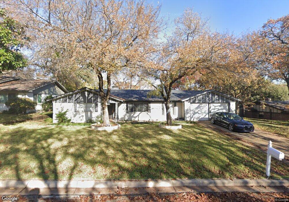 713 King Dr, Bedford, TX 76022 - photo 1