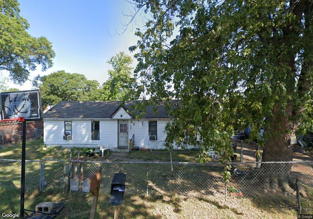 207 SW 5th St, Muldrow, OK 74948 - photo 1