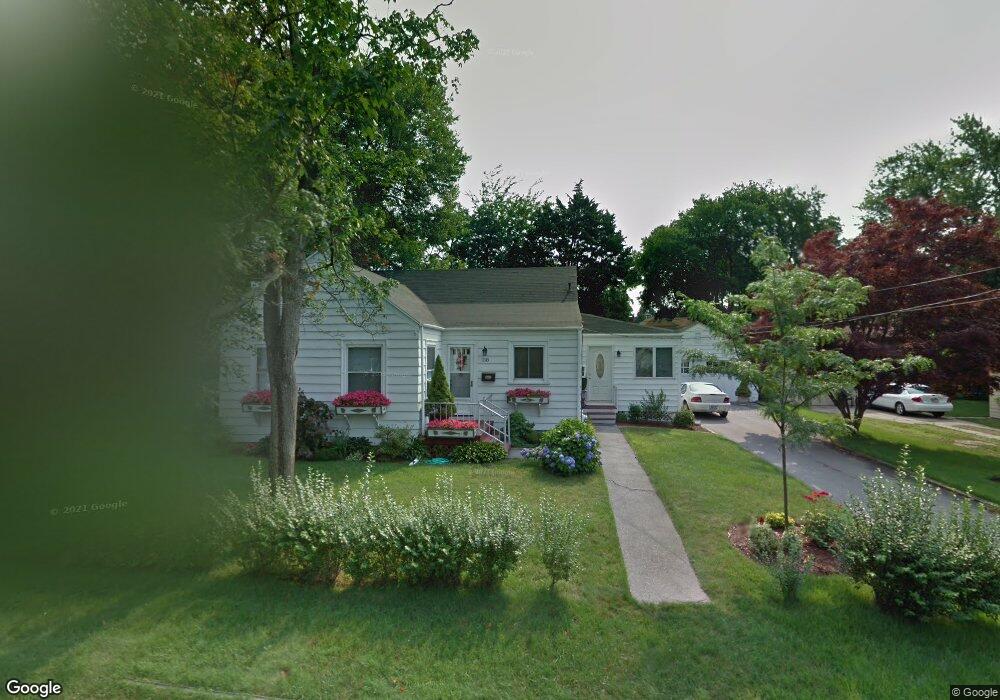 118 Spofford Ave, Warwick, RI 02888 - photo 1