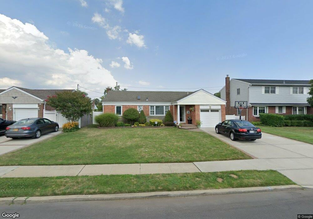 833 Hemlock St, Franklin Square, NY 11010 - photo 1