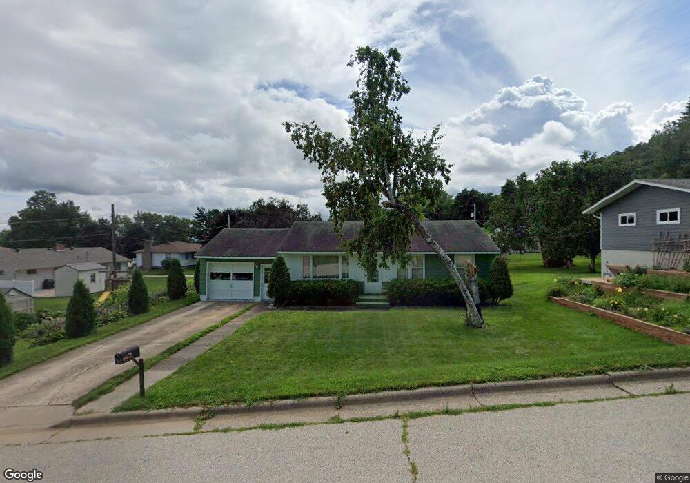 711 N 2nd St, La Crescent, MN 55947 - photo 1