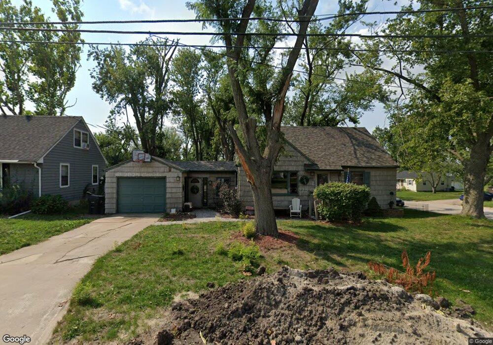 1235 30th St SE, Cedar Rapids, IA 52403 - photo 1